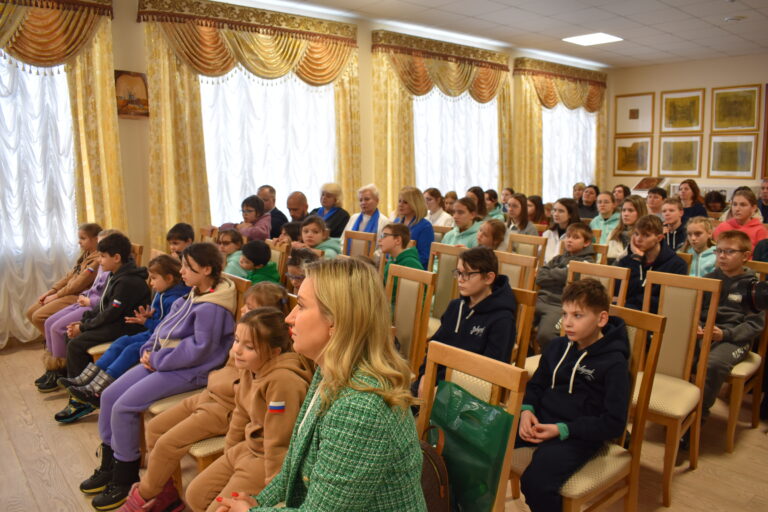 Администрация и ОПО ОАО «Гомельхлебпром» поддержали акцию «Рождественская сказка для детей Донбасса»​
