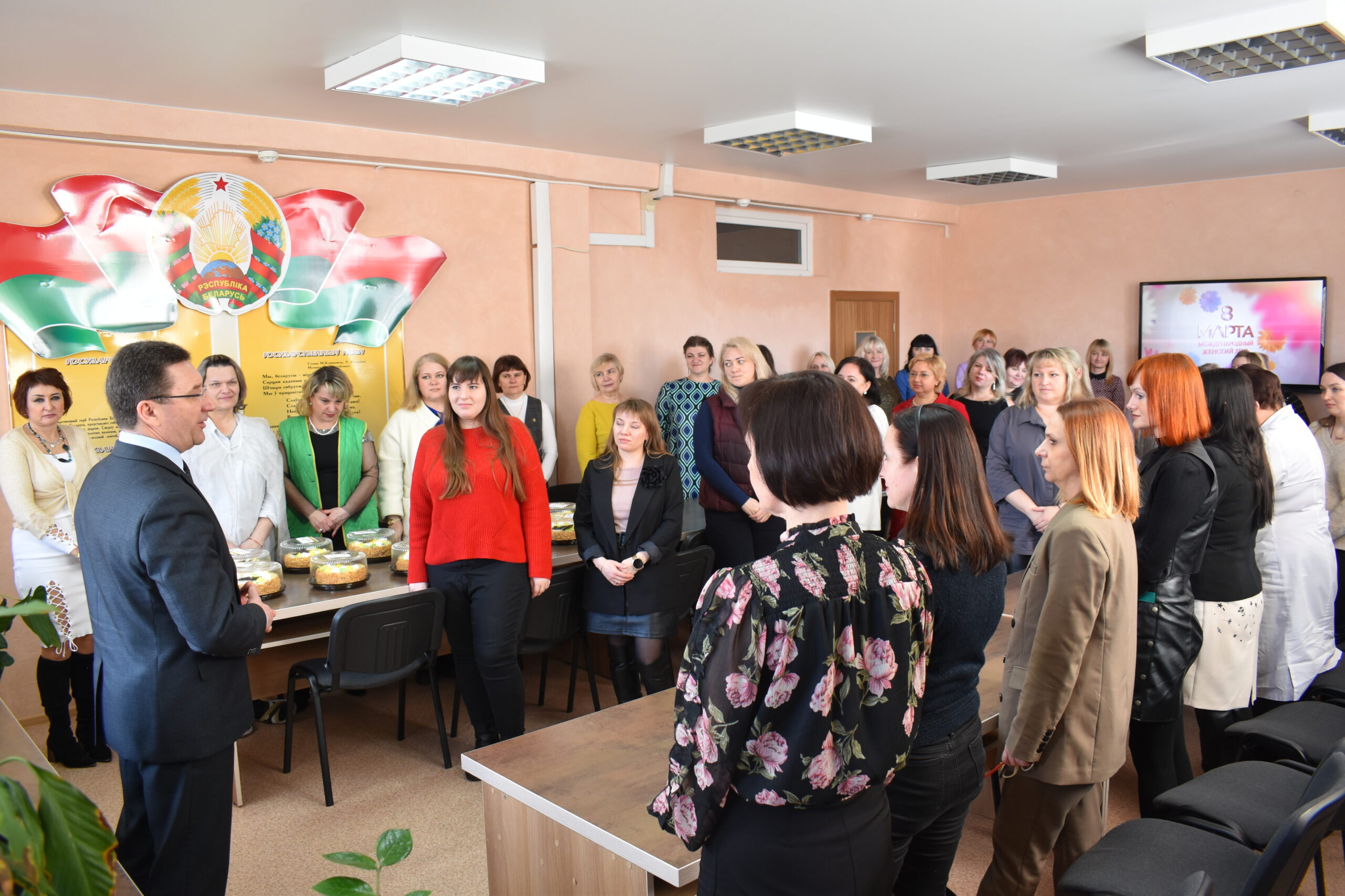Подробнее о статье В трудовых коллективах ОАО «Гомельхлебпром» отметили главный весенний праздник – Международный женский день.